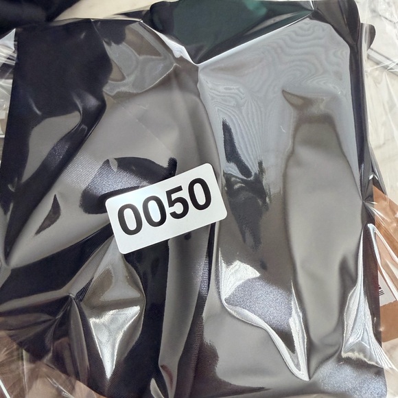 SKIMS BODY CS Core UNLINED PLUNGE BODYSUIT BD-THG-9551W Sz Small Shapewear Black - Picture 5 of 5